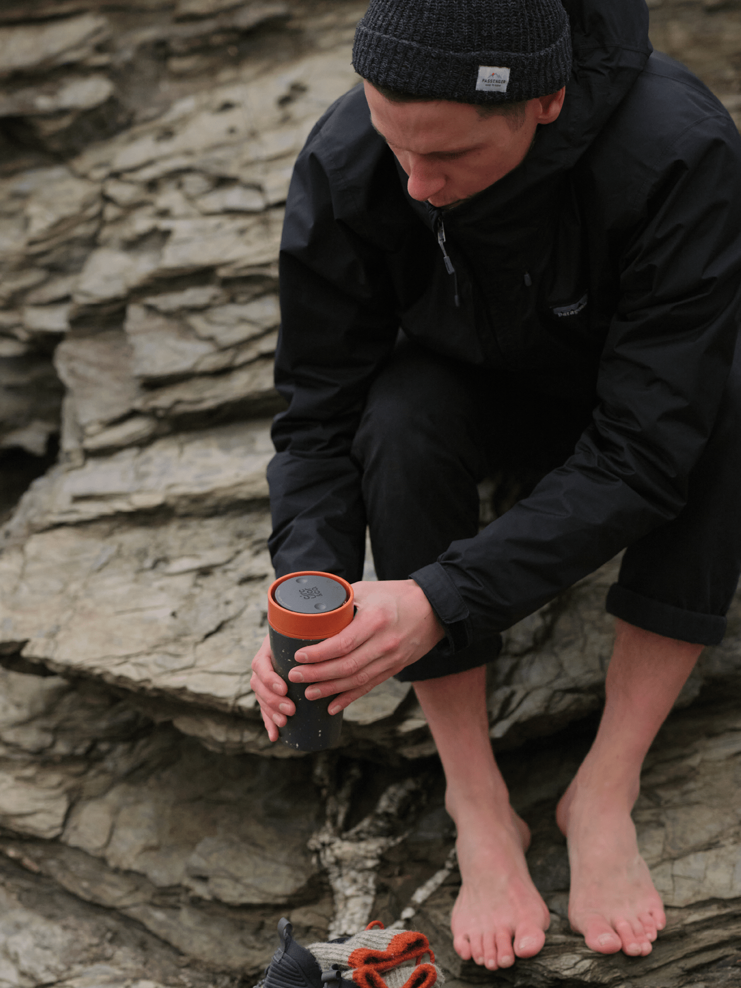 Reusable coffee cup for cold weather